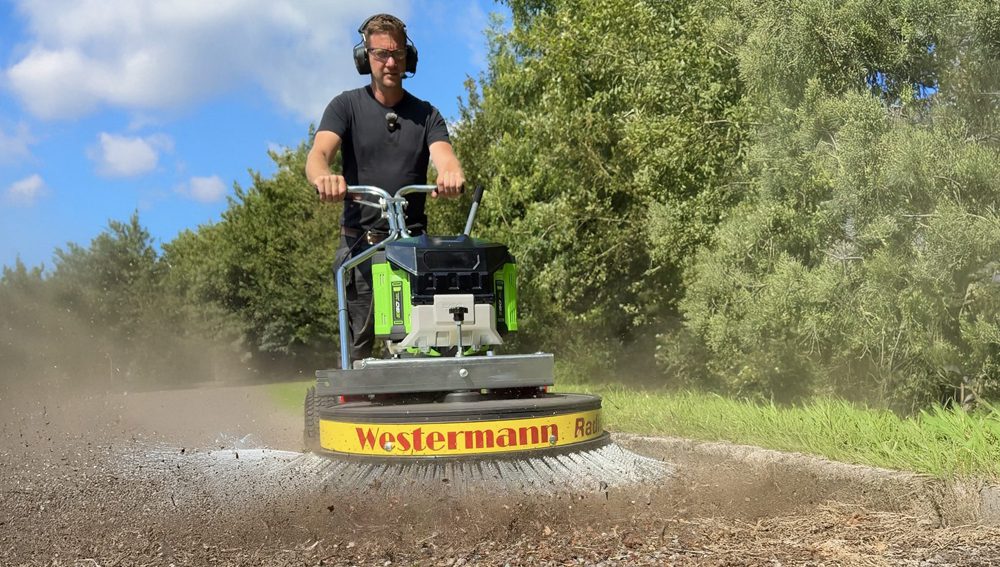 SPA Machinery Win Innovation Award for Westermann Battery Powered Moss Brush